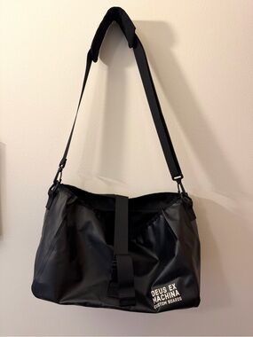 Deus ex machina black duffel bag